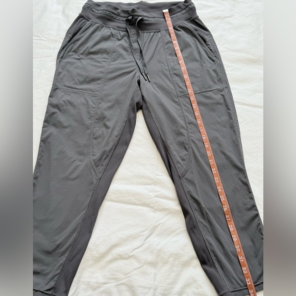 Lululemon dance studio Gray Size 6 cropped pants - Picture 15 of 15